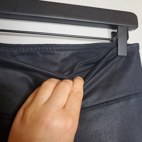 ALO Yoga Airbrush Butterfly Print Leggings Black Ombre Design Women's Small - Picture 9 of 16